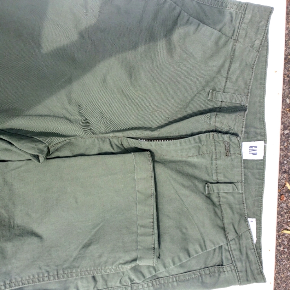 Crop Gap Green Pants